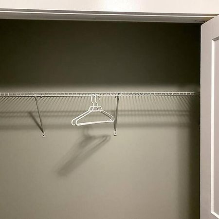 Beautiful And Spacious 1 Room In A Very Quiet Area Airdrie Kültér fotó
