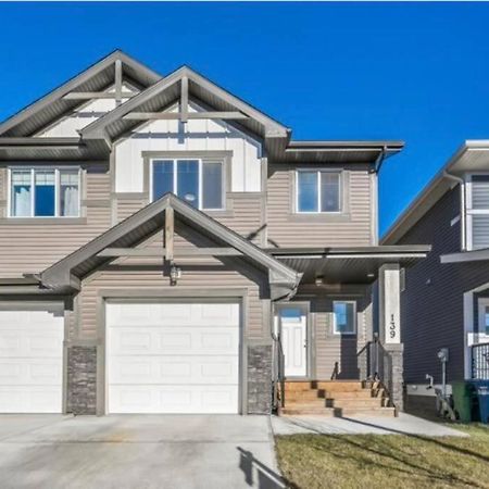 Beautiful And Spacious 1 Room In A Very Quiet Area Airdrie Kültér fotó