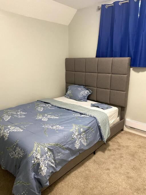 Beautiful And Spacious 1 Room In A Very Quiet Area Airdrie Kültér fotó