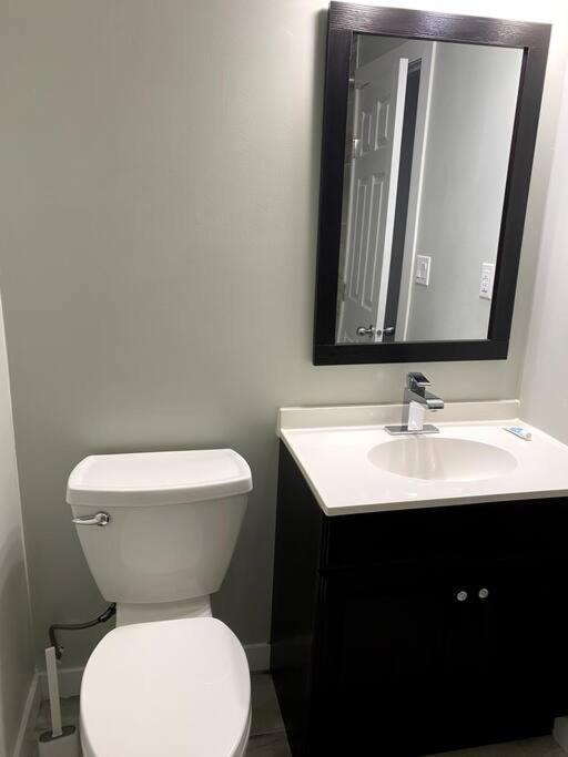 Beautiful And Spacious 1 Room In A Very Quiet Area Airdrie Kültér fotó